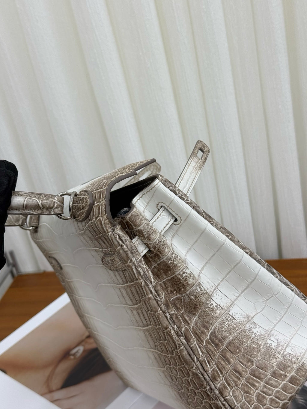 The Iconic K28 Himalaya Gradient Crocodile Leather Top-Handle Handbag – White & Taupe Ombré Crossbody Bag (28 cm)