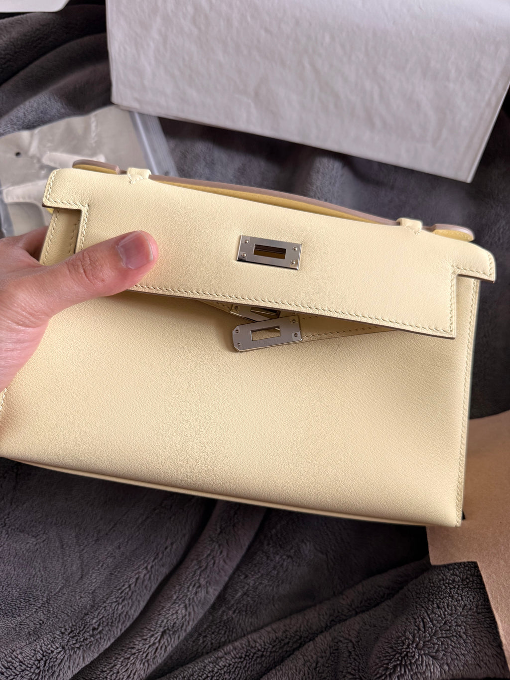 Pastel Yellow Leather Pochette Clutch – Hand-Stitched Top-Handle Wristlet Bag