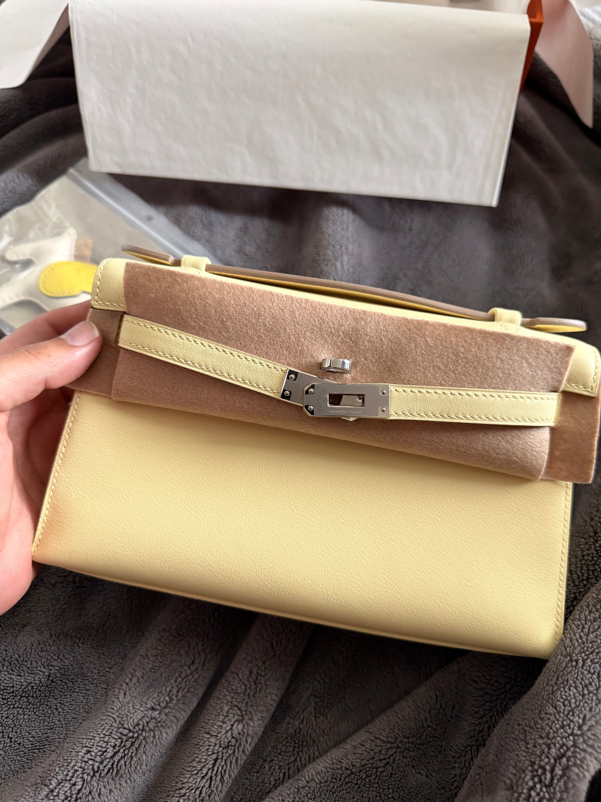 Pastel Yellow Leather Pochette Clutch – Hand-Stitched Top-Handle Wristlet Bag