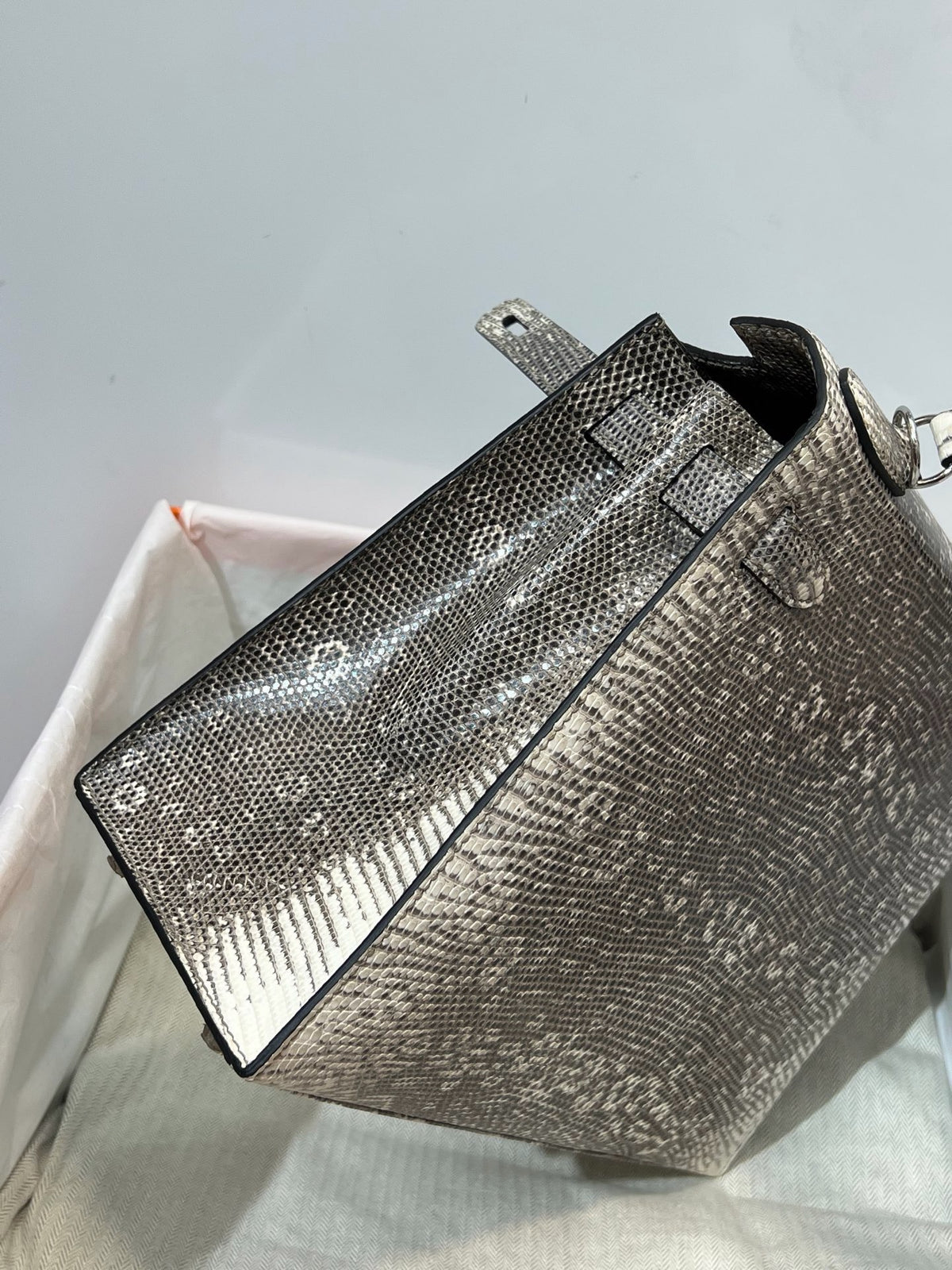 K28-Ombré Lizard Leather Top-Handle Handbag – Exotic Natural Pattern Structured Crossbody Bag