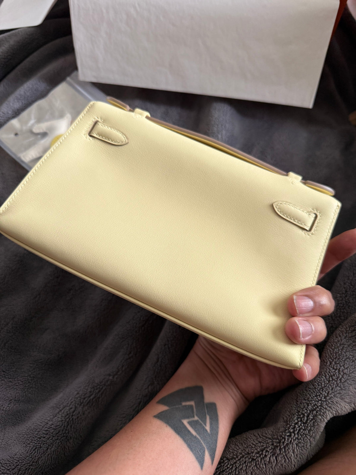 Pastel Yellow Leather Pochette Clutch – Hand-Stitched Top-Handle Wristlet Bag